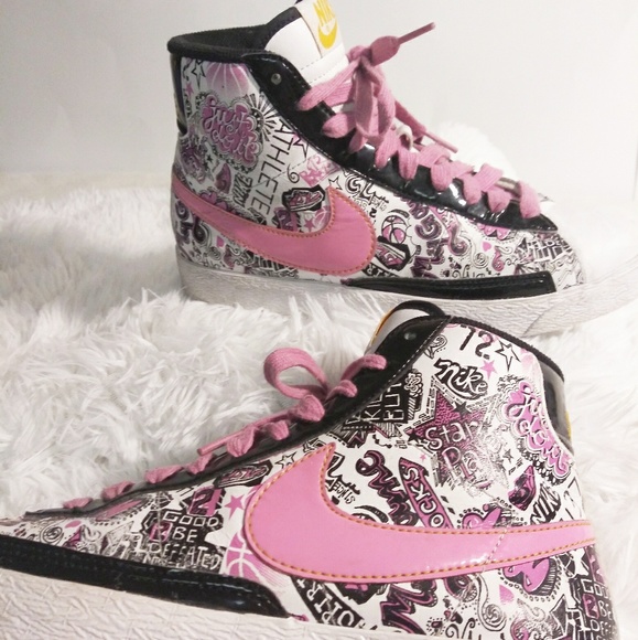Diva Vintage Women Graffiti Nike size 5 - Picture 1 of 6